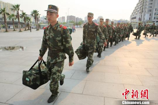 圖為3月19日，海南武警官兵進(jìn)駐博鰲執(zhí)行年會安保任務(wù)?！钊鹈鲾z