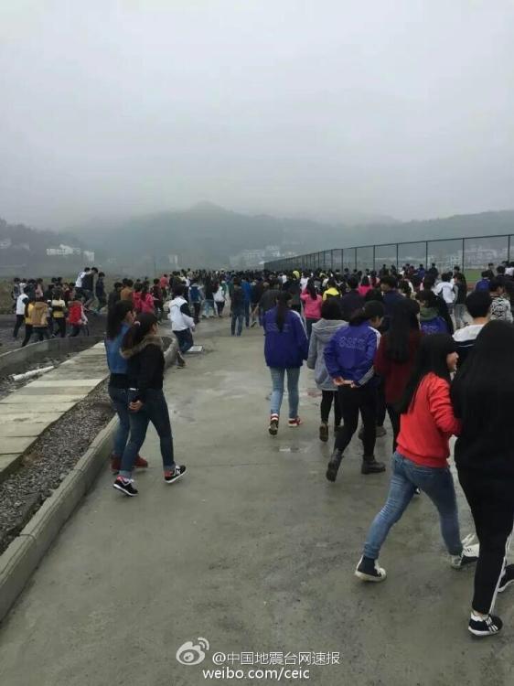 　　3月30日9时47分，贵州剑河5.5级地震，震中距离剑河约39公里，距离凯里约84公里，震中周边多地震感强烈。图片为当地网友提供。图片来源：国家地震台网官方微博