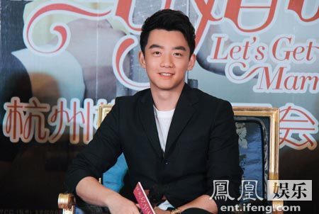 《咱们结婚吧》杭州发布会 郑恺遭小萝莉催婚