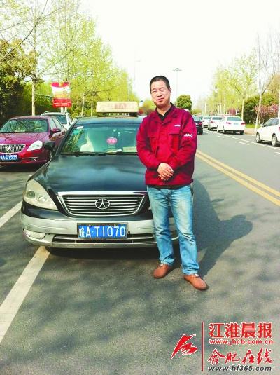 女孩连吃12粒感冒药突然晕倒吉他大声疾呼喊女生的哥手图片
