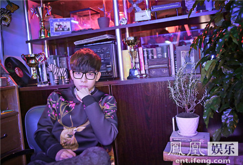 胡夏新专辑今日发行 苏有朋力挺推荐单曲《美