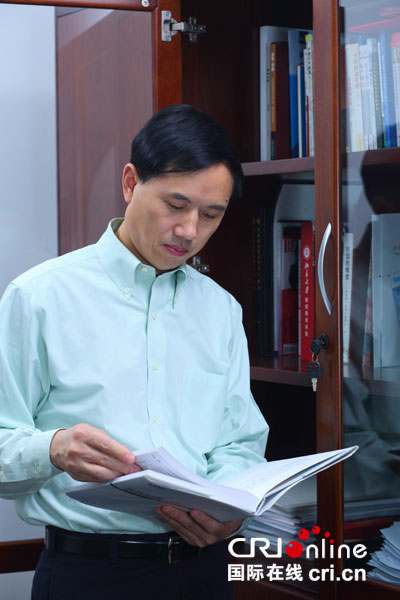 财政部亚太中心副主任周强武