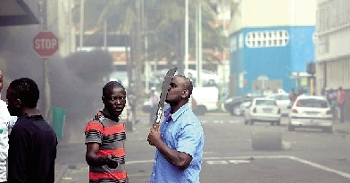 南非排外骚乱持续蔓延 中国人超市被洗劫|外国