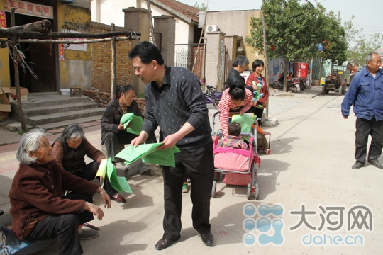 舞钢市司法局开展送法下乡宣传活动受到群众欢