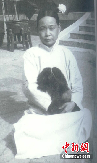 溥仪吃乳母的奶到九岁