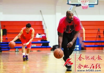安徽篮球史上首位外援亮相|球队|球员