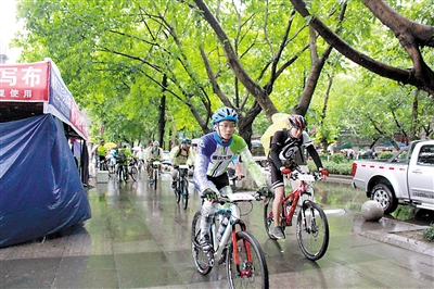 5月1日，永川举行不间断骑行挑战赛。猎豹车队骑友供图