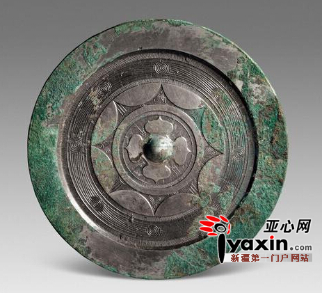 东汉时期的“长宜子孙”铜镜。图/自治区博物馆提供