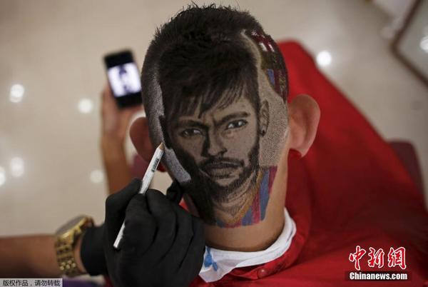 巴西<em>发型</em>师创作内马尔肖像<em>发型</em> 惟妙惟肖|内马