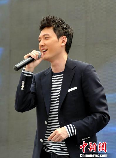 冯绍峰亮相江西南昌倾情献唱|冯绍峰|主演