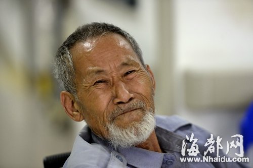 河南老人乞讨来福州治病 幸遇女白领爱心接力