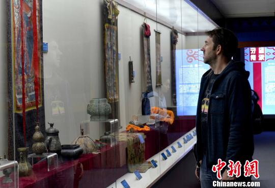 西藏博物馆馆藏捐赠征集移交文物展拉萨开展|