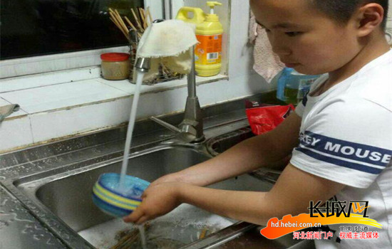 邯郸小学生知恩 感恩 报恩孝敬父母 情温五月