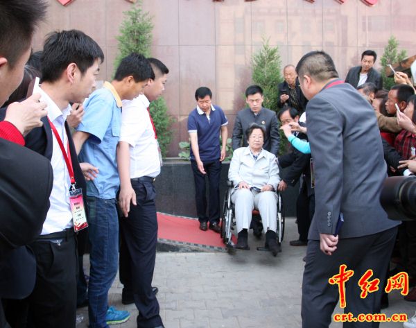 毛泽东<em>女儿</em>李讷现身<em>高岗</em>家乡横山(组图)--中红