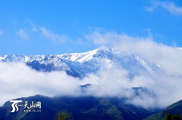 新疆巴里坤县白云缭绕东天山|天山|巴里坤县