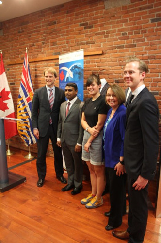 加国移民部长赞 快速通道 卑省拟7月重开省提