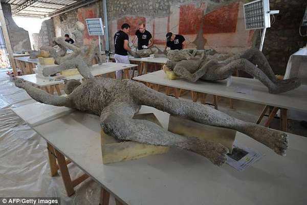 意大利修复火山尸 距今已有千年(图)|埋葬|意大利