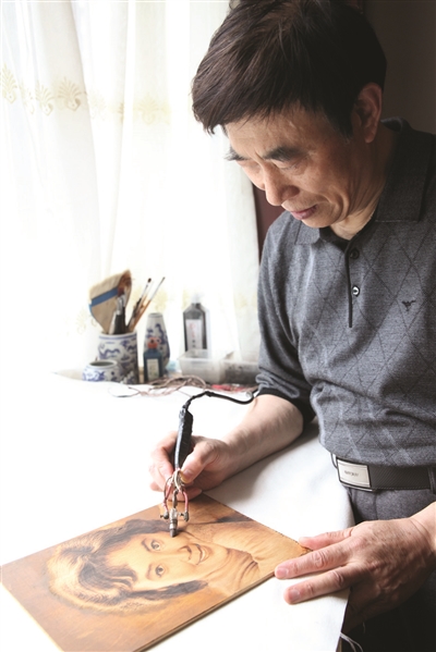 69岁周兆荣:他想把常州烙画推出国门|竹刻|国画
