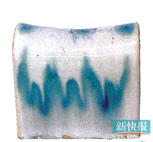 ■绿彩船屋形枕 翻拍自《收藏》