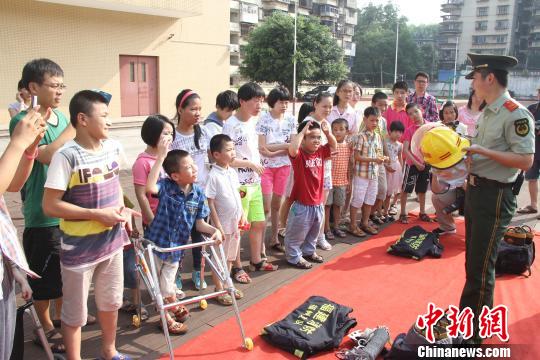 福州特殊消防课陪伴残疾儿童过六一|智力发育