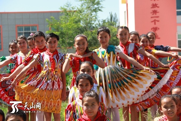 新疆博湖县300名小学生毕业季留影|学生|校园