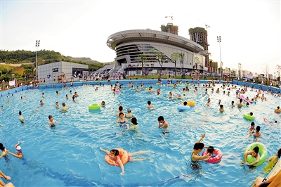 游泳馆等一批基础设施陆续建成投用。