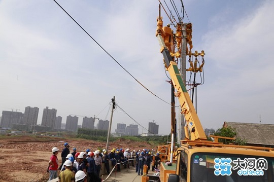 兄弟同心驯老虎 开展不停电作业|供电可靠性