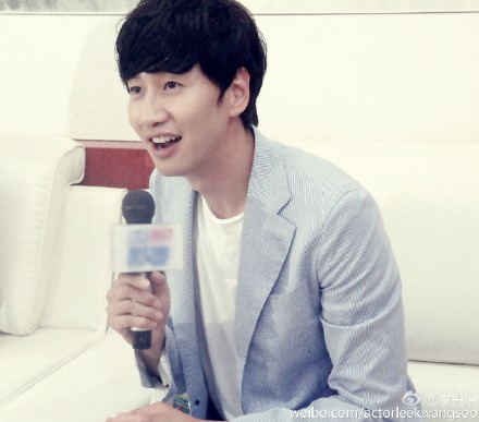 韩星李光洙帅气亮相 被赞集颜值和搞笑于一体