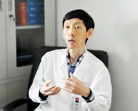 李朝辉:白内障手术要趁早|白内障|门诊_凤凰军