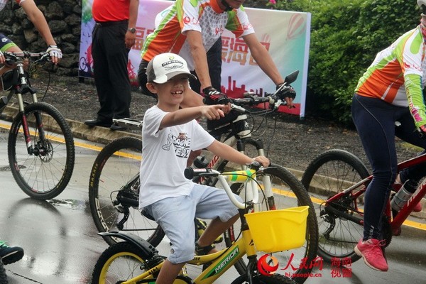 萌娃帅爸骑行倡议 绿色出行 高呼 我爱你 |海南