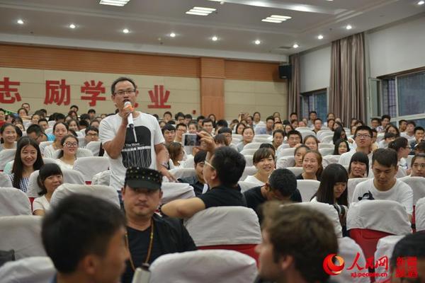 粉丝现场提问。实习生 王凤娇 摄