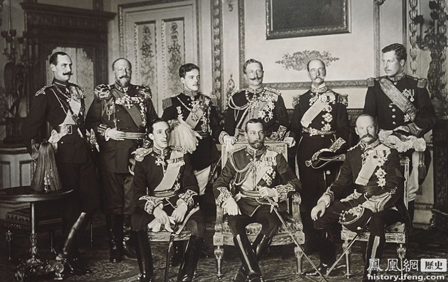 战前九位欧洲君王大聚会,前排中间英王乔治五世.