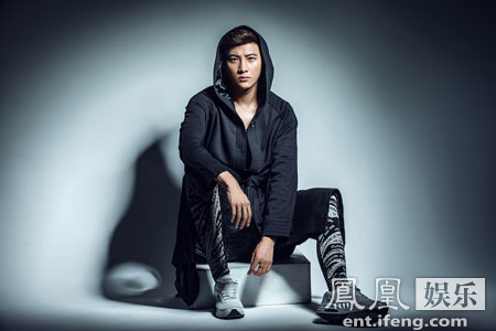 大左运动系写真曝光 展邻家风格阳光出镜|大左|运动_凤凰娱乐