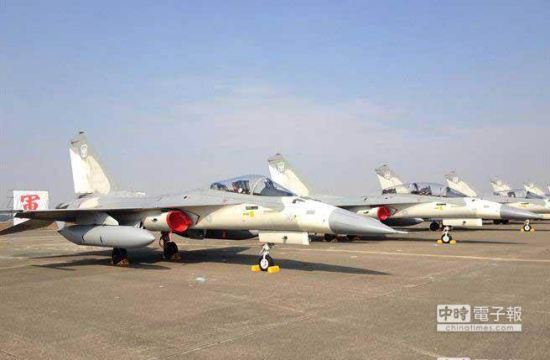 台军经国号战机编队遇气流不稳险擦撞(图)|战