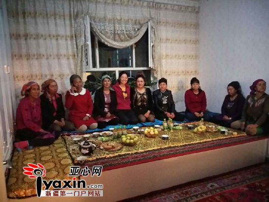 新疆人的一天:新疆地矿局三位住<em>村女</em>干部撑起