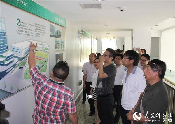 大V们参观仟吉食品工业园 感受黄陂经济发展新面貌