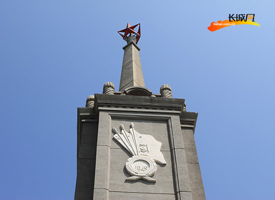 苏蒙烈士纪念塔。李艳 摄