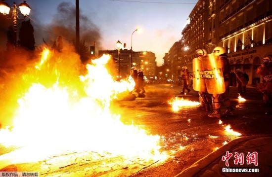 希腊银行重开渺茫 欧元集团拟向其提供过渡贷