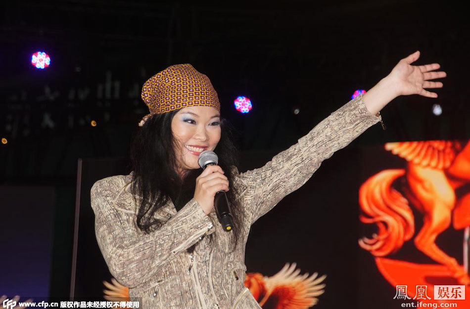 41岁许美静复出身材发福 曾饱受精神分裂困扰