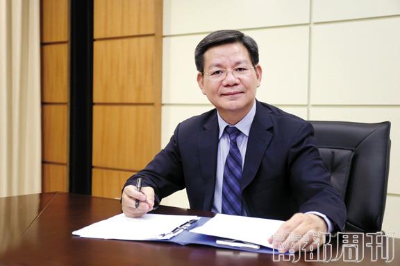 专访何学文:把理想写在大地上|合作区|特区