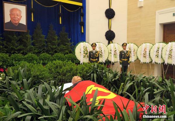 社会各界人士在北京八宝山送别万里(图)|八宝山