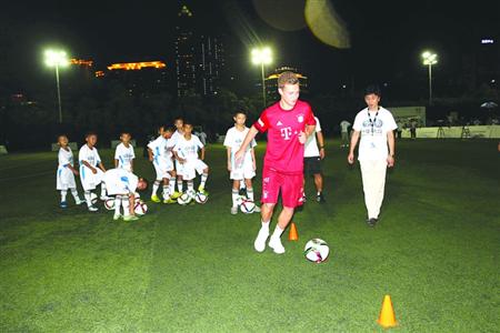 拜仁助力一汽 大众青少年足球训练营|足球|球员