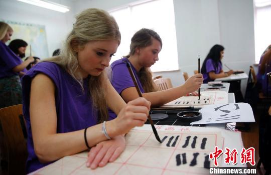 "上海暑期学校"特色课程吸引外国留学生