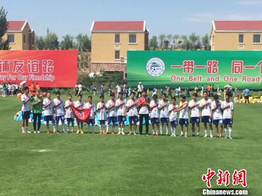 中俄蒙三国千余名足球少年内蒙古过暑假|足球