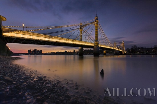 　　Albert Bridge