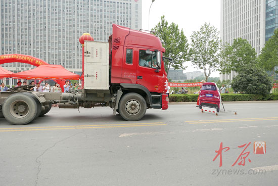 护航汽车智能紧急刹车系统现场演示