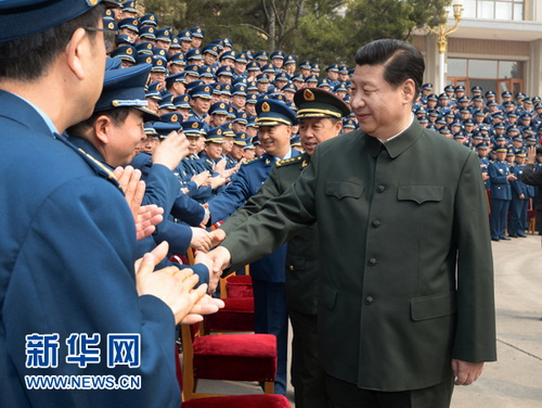2014年4月14日，习近平接见空军机关副师职以上领导干部。新华社记者李刚摄