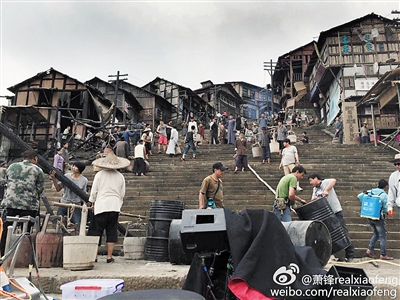 剧组搭建的朝天门场景。