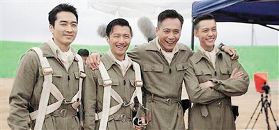 四大男神齐聚《大轰炸》。