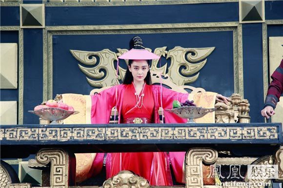 《新边城浪子》曝张馨予剧照 网友:撞脸东方不败